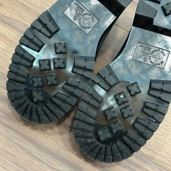 Dr. Martens Devon Flower Buckle Leather Platform Boots in Black Size 8.5 - Picture 14 of 16